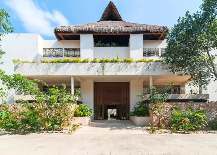 Modern Chic 1 Bedroom W/ Rooftop Infinity Pool Apartment