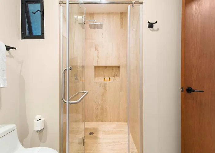 Modern Chic 1 Bedroom W/ Rooftop Infinity Pool *